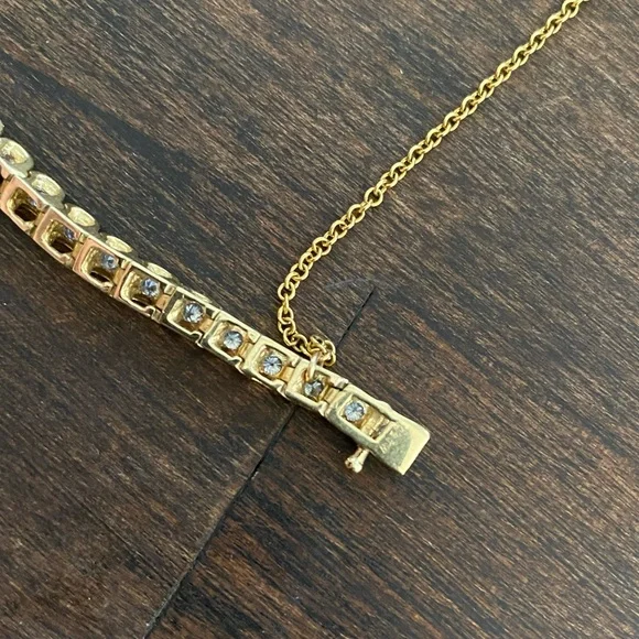 Diamond tennis bracelet. 1.5 TW natural white diamonds, 14kt yellow gold. - Picture 2 of 3